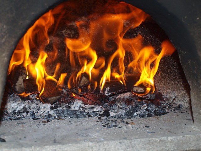 De ultieme handleiding voor het kiezen en gebruiken van een pizzaoven buiten